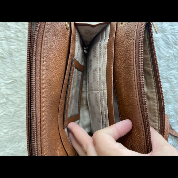 Michael Kors crossbody - Picture 3 of 4